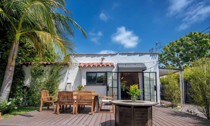 Pico - Robertson Casa | Beautiful 3BR Home w/Pool & Jacuzzi Prime LA Stay