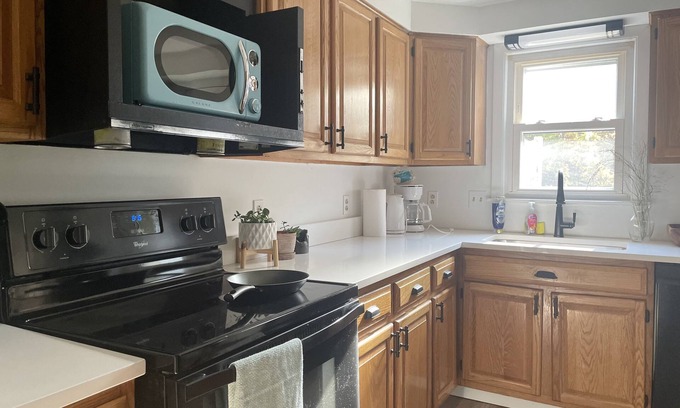 Brunswick Casa | Beautiful 3BR Home with Office in Town of Brunswick with King beds