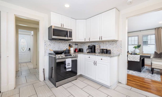 West Hartford Casa | Beautiful 3BR, Rare Find, Clean & Guest Favorite