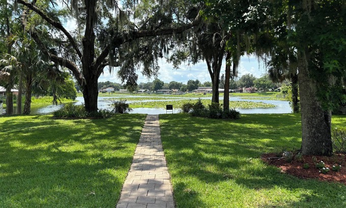 Inverness Casa | Beautiful 4/2, 3000sf home on magnificent 430 A freshwater lake, family friendly