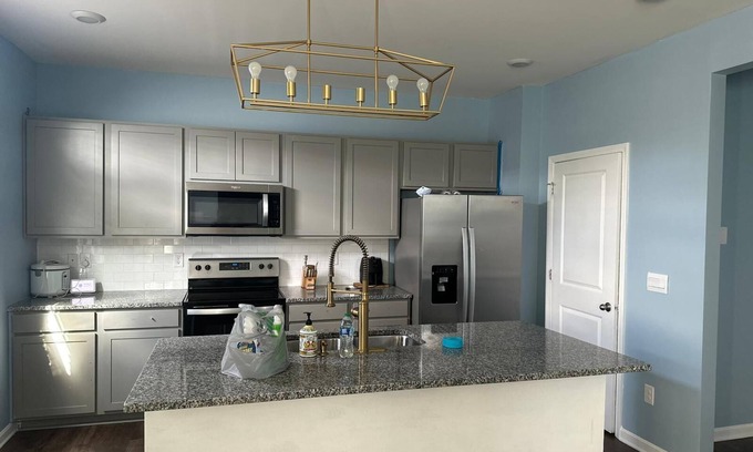 Buechel Casa | Beautiful 4 bd,2.5 bath, Family Friendly, great location, quiet neighborhood.