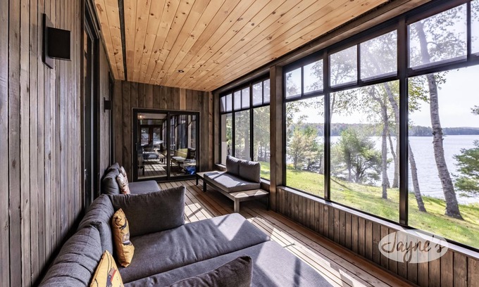 Lake of Bays Cabaña | Beautiful 4 bed 3 bath cottage on Lake of Bays!