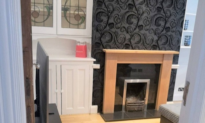 Bensham Manor Casa | Beautiful 4 bed house with 2 parking | garden