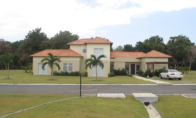 Costa Blanca Villa | Hermosa villa de 4 dormitorios 3. 5 baños en la comunidad de golf y frente a la playa!
