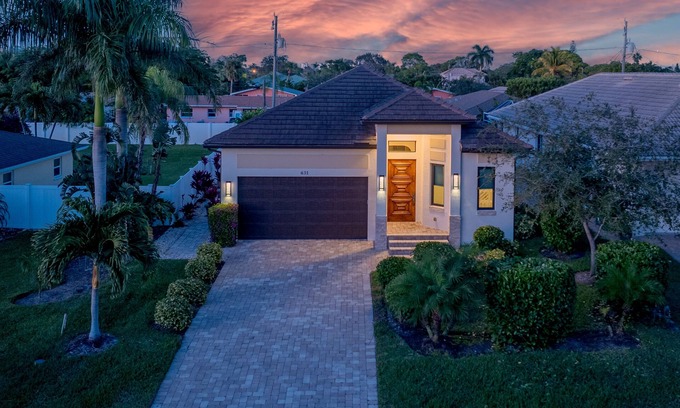Naples Park Casa | Beautiful 4 Bedroom House with Pool and Spa