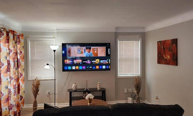 Cleveland Casa | Beautiful 4 bedroom in Cleveland