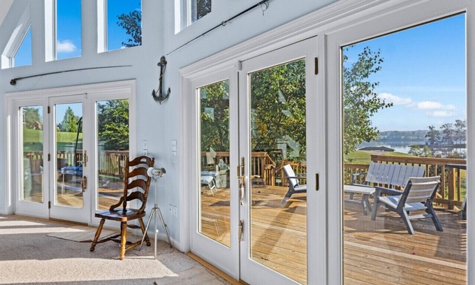 Livingston Cabaña | Beautiful 4-Bedroom Lakefront Cottage with Dock