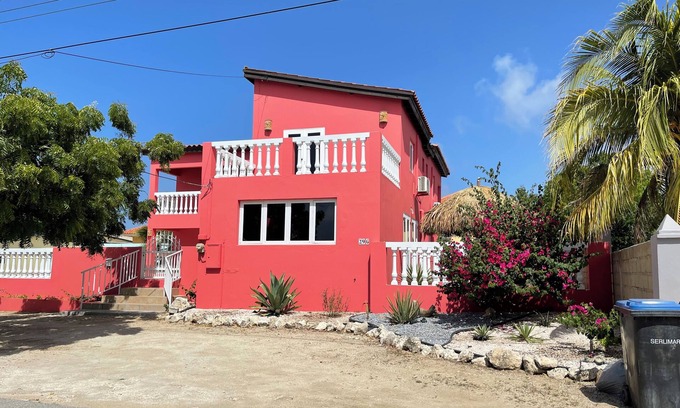 Kamay Villa | Hermosa villa de 3 dormitorios / 3 baños cerca de todas las atracciones de Palm Beach