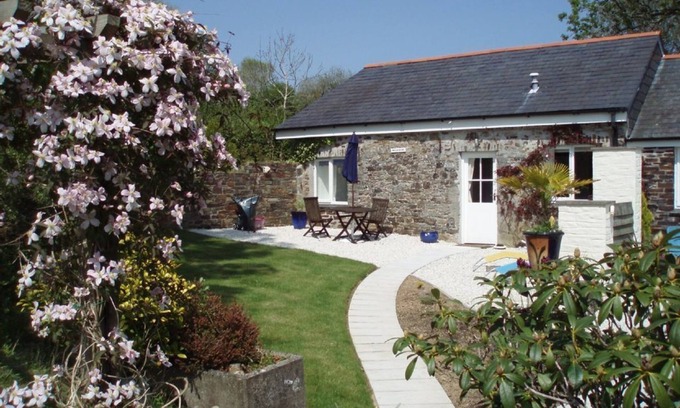 Saltash Cabaña | Beautiful 4* Cottage in a peaceful, rural setting with Country Club membership.