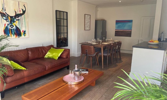 West Barnes Casa | Beautiful 4B.2Ba House + office