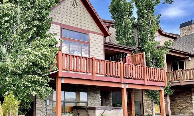 Bear Hollow Village Casa | Beautiful 4BR Bear Hollow house with private hot tub and views!