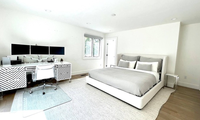 Quogue Casa | Beautiful 4BR contemporary in Quogue...quiet cul-de-sac minutes from the beach!