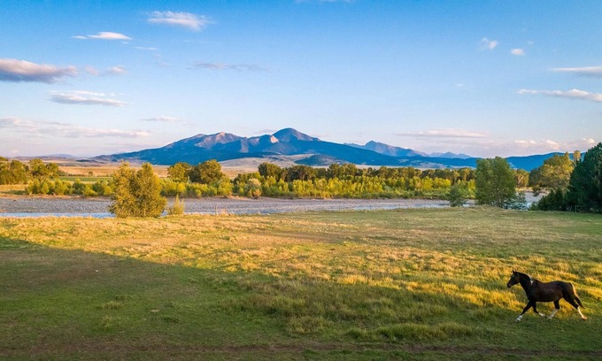 Livingston Casa | Beautiful 4BR Home on the Yellowstone River