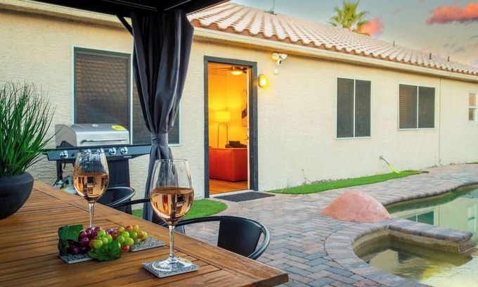 North Las Vegas Casa | Beautiful 5 BD Home with pool