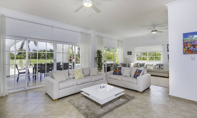 Bavaro Villa | Beautiful 5-BDR 2 levels villa for rent