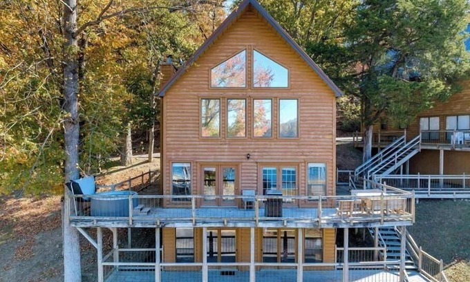 Byrdstown Cabina | Beautiful 5 Bed Chalet w/Hot Tub, Lakefront on Dale Hollow! #14