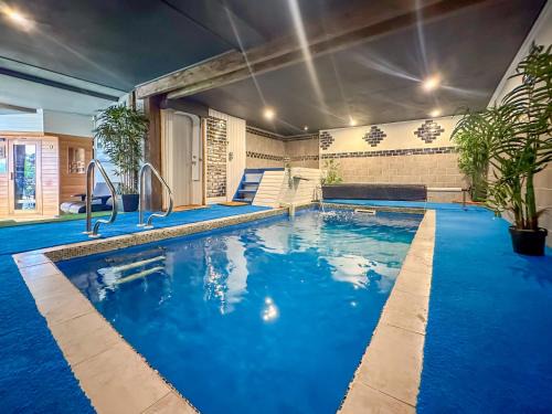 Isigny-le-Buat Casa | Beautiful 5-Bed House in Isigny-le-Buat