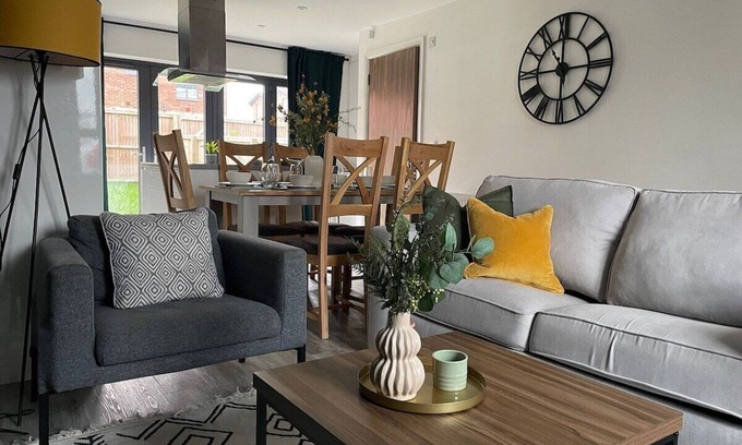 Failsworth Casa | Beautiful 5 Bedroom Home in Manchester Sleeps 9