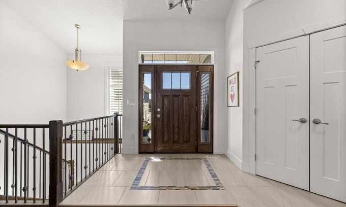 Olds Casa | Beautiful 5 bedroom home in Central Alberta 45 minutes from YYC