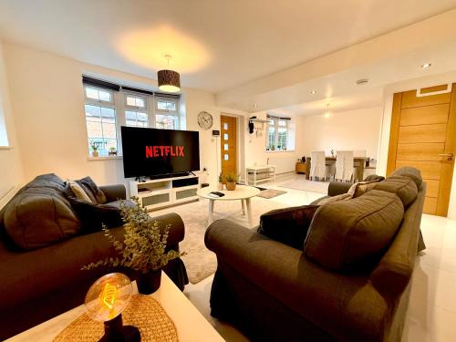 Wormholt and White City Casa | Beautiful 5 bedroom house in central london