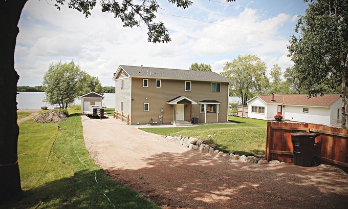 Maple Lake Casa | Hermosa 5 habitaciones, 3 baños Lake Home