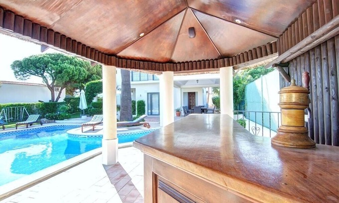 Ferrarias Villa | Impresionante villa de 5 dormitorios y jardines con una pista de tenis en el Vale do Lobo zona