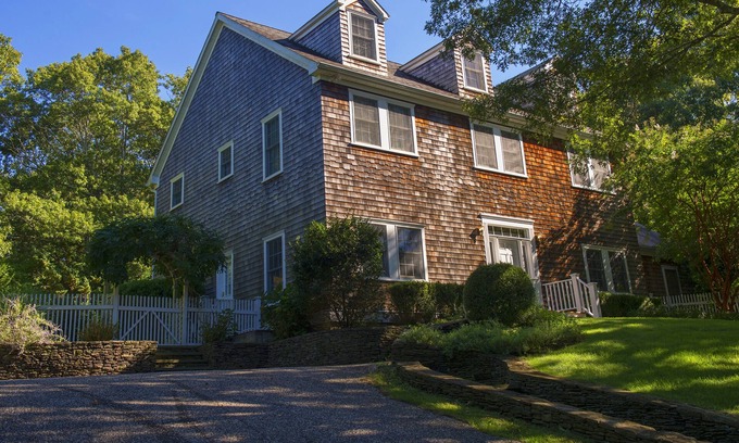 Sag Harbor Casa | Hermosa casa de 5 dormitorios y 5 baños. A pie de pueblo y playas. HomeAway / VRBO exclusivo.