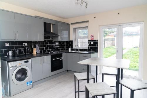 Alibon Casa | Beautiful 5 single bedroom house