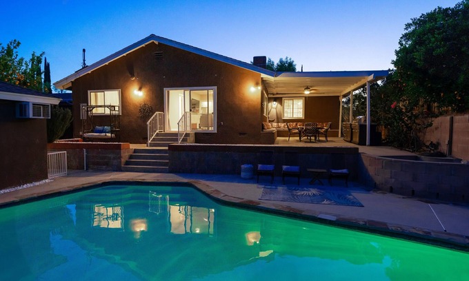 West Hills Casa | Beautiful 5BDR Home in an Upscale Neighborhood