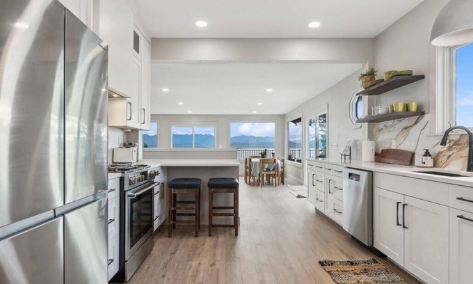 Somers Casa | Beautiful 6/5 home over looking Flathead Lake.