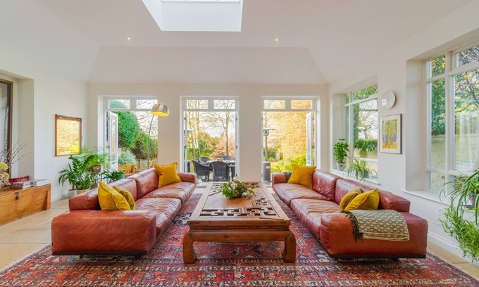 Lower Shiplake Casa | Beautiful 6-bedroom countryside home -- sleeps 12 | Wonderful walks and scenery