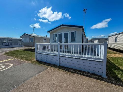 Pakefield Otro | Beautiful 6 Berth Caravan With Stunning Sea Views In Suffolk Ref 68029Cr