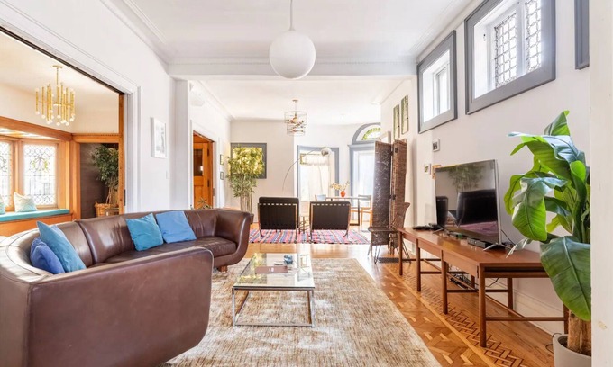 Uptown Casa | Hermosa mansión 9br con 5 espacios de estacionamiento. ¡Camina al campo de Wrigley y al lago Michigan!