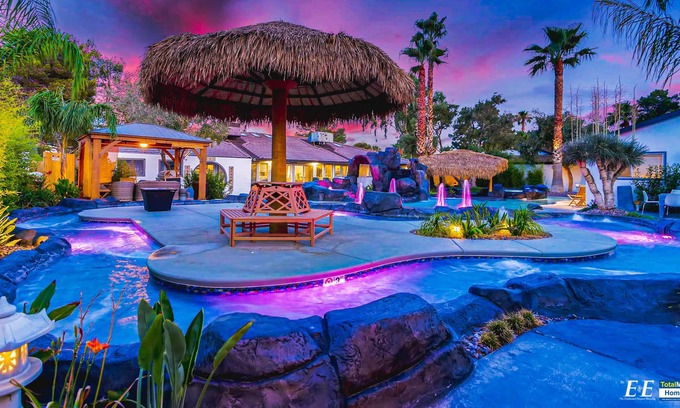 Rancho Oakey Casa | Beautiful 7BD/5BA Rare Villa Near Vegas Strip-3.5mi