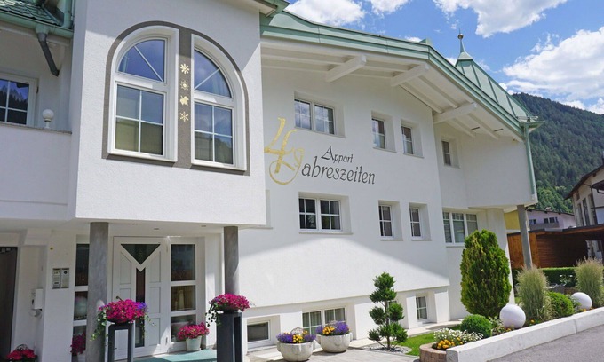 Ried im Oberinntal Apartamento | Bonito apartamento para 4 personas con WIFI, TV, patio y aparcamiento