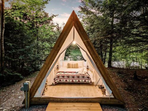 North Woodstock Otro | Beautiful A-frame Safari Tent Surrounded by Trees in North Woodstock, New Hampshire