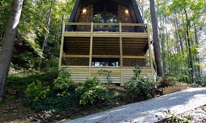Walland Casa | Beautiful A-Frame Style Cabin on 5 Private Acres