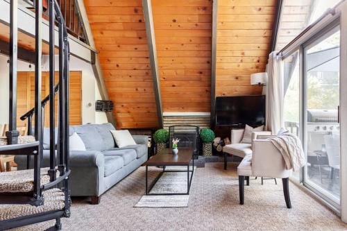 Running Springs Casa | Beautiful A-Frame Mountain Cabin with Hot Tub!
