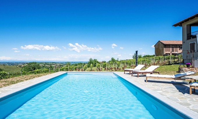 Costigliole d'Asti Apartamento | Acogedor apartamento para 4 personas con A/C, piscina, WIFI, TV, terraza y aparcamiento