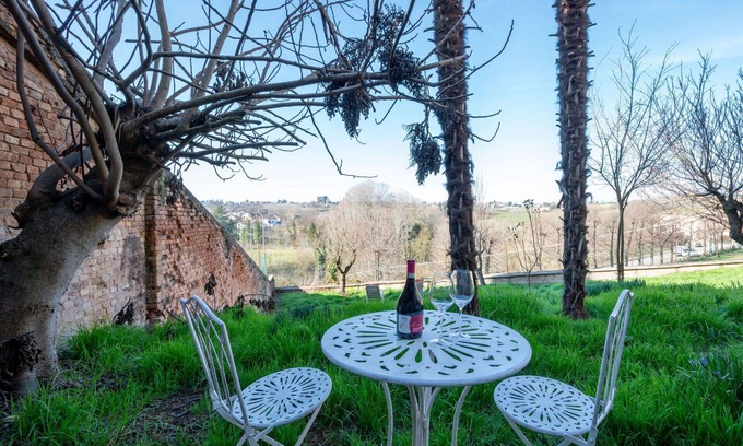 Costigliole d'Asti Apartamento | Precioso apartamento para 2 personas con WIFI, A/C, TV, patio y aparcamiento