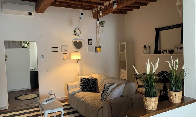 Isolotto Apartamento | Beautiful air-conditioned apartment a few meters from the center and tram stop.