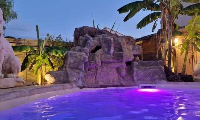 Elne Casa | Beautiful air-conditioned villa with all comforts, private swimming pool with cascading rock,...