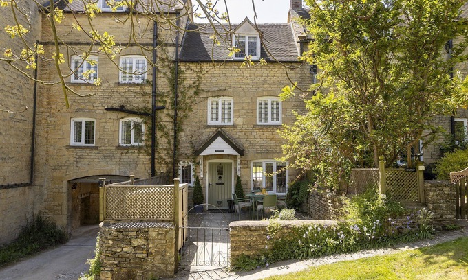 Blockley Cabaña | Beautiful and characterful dog friendly holiday cottage - Archway House