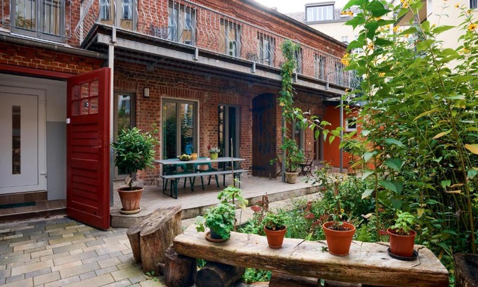 Pankow Apartamento | Beautiful and Cozy Remise for up to 6 Guests