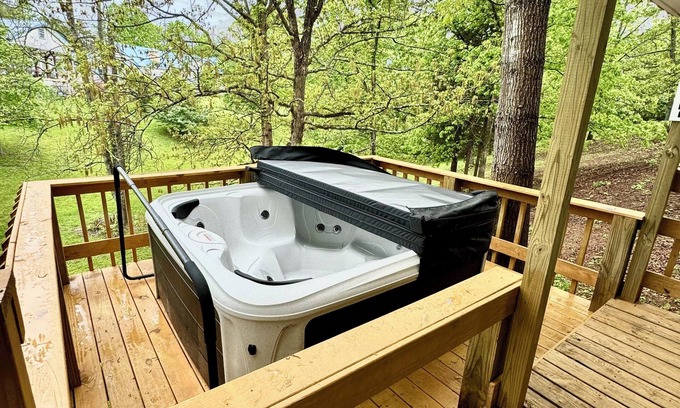 Sevierville Cabaña | Beautiful and cozy 2bedroom 1bath in Sevierville with Hot Tub
