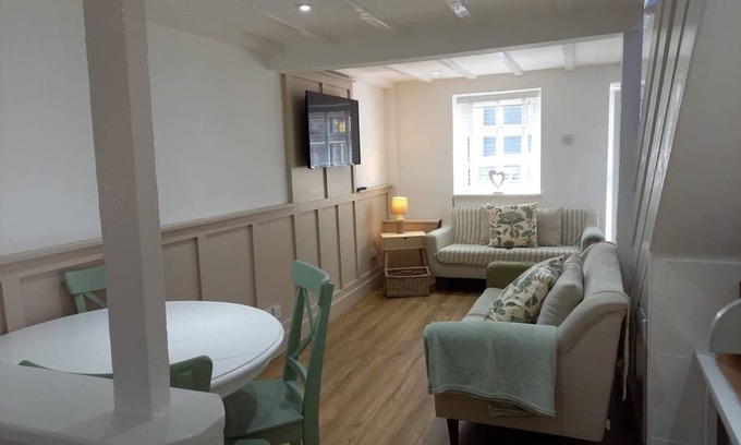 Rhyd-y-clafdy Casa | Beautiful and freshly renovated cottage in the heart of Pwllheli