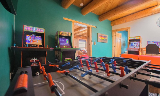 North Valley Casa | This house is a 5 bedroom(s), 5 bathrooms, located in Albuquerque, NM.