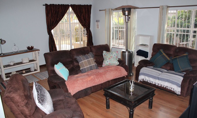 Menlo Park Casa | Hermosa y lujosa casa adosada en un suburbio de lujo, con todos los servicios