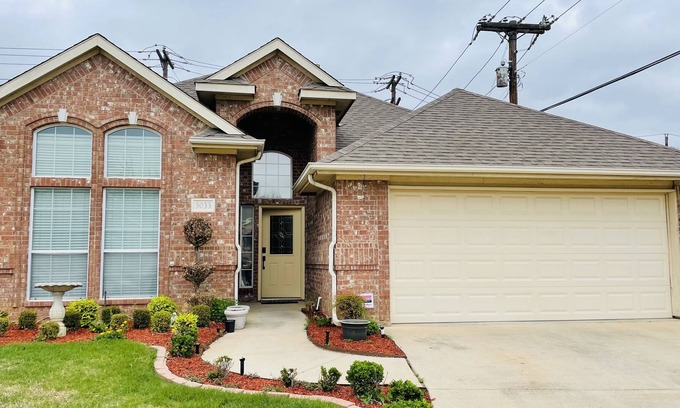 Bedford Casa | Beautiful and Modern Home - Must See & Must Stay