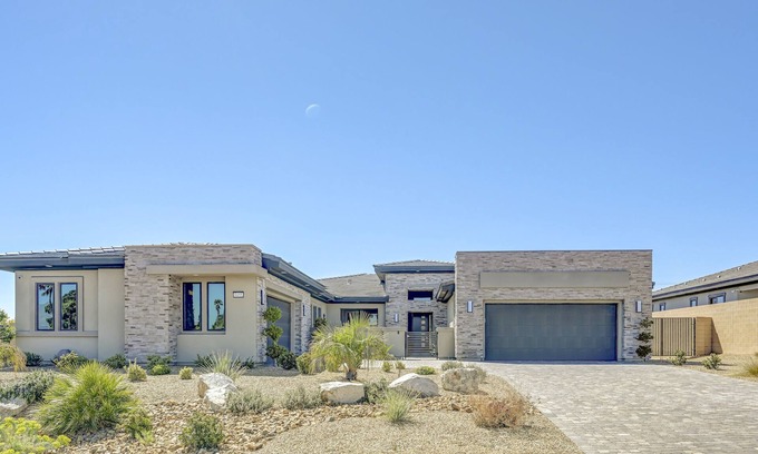 Centennial Hills Casa | Beautiful and Newly-Built Upscale Ranch Getaway